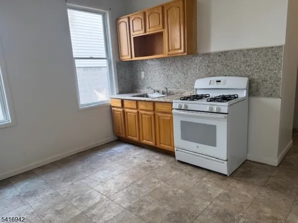 $1,600 | 714 South 12th Street, Newark, NJ 07103