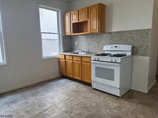 $1,600 | 714 South 12th Street, Newark, NJ 07103