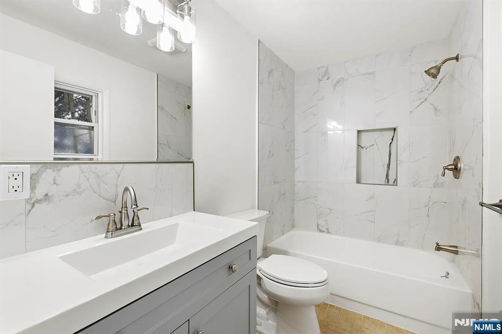 137 Devon Street Kearny, NJ 07032 - Photo 5 of 11