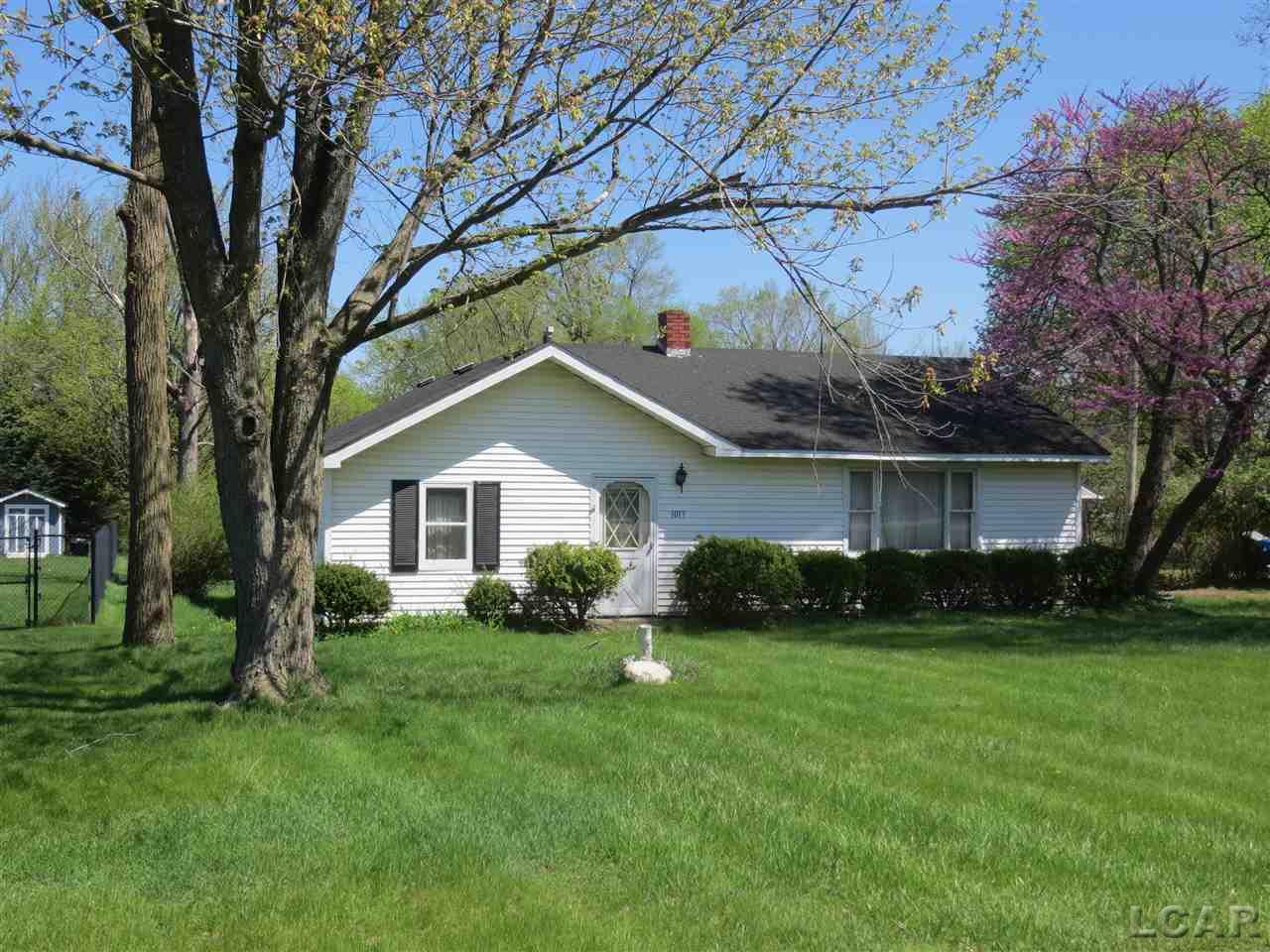 1017 Sutton Road Adrian, MI 49221 - Photo 2 of 11