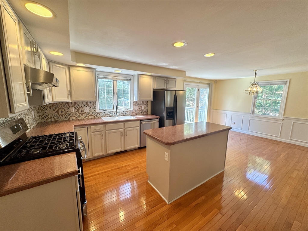 322 Lowell Street Lexington, MA 02420 - Photo 4 of 12