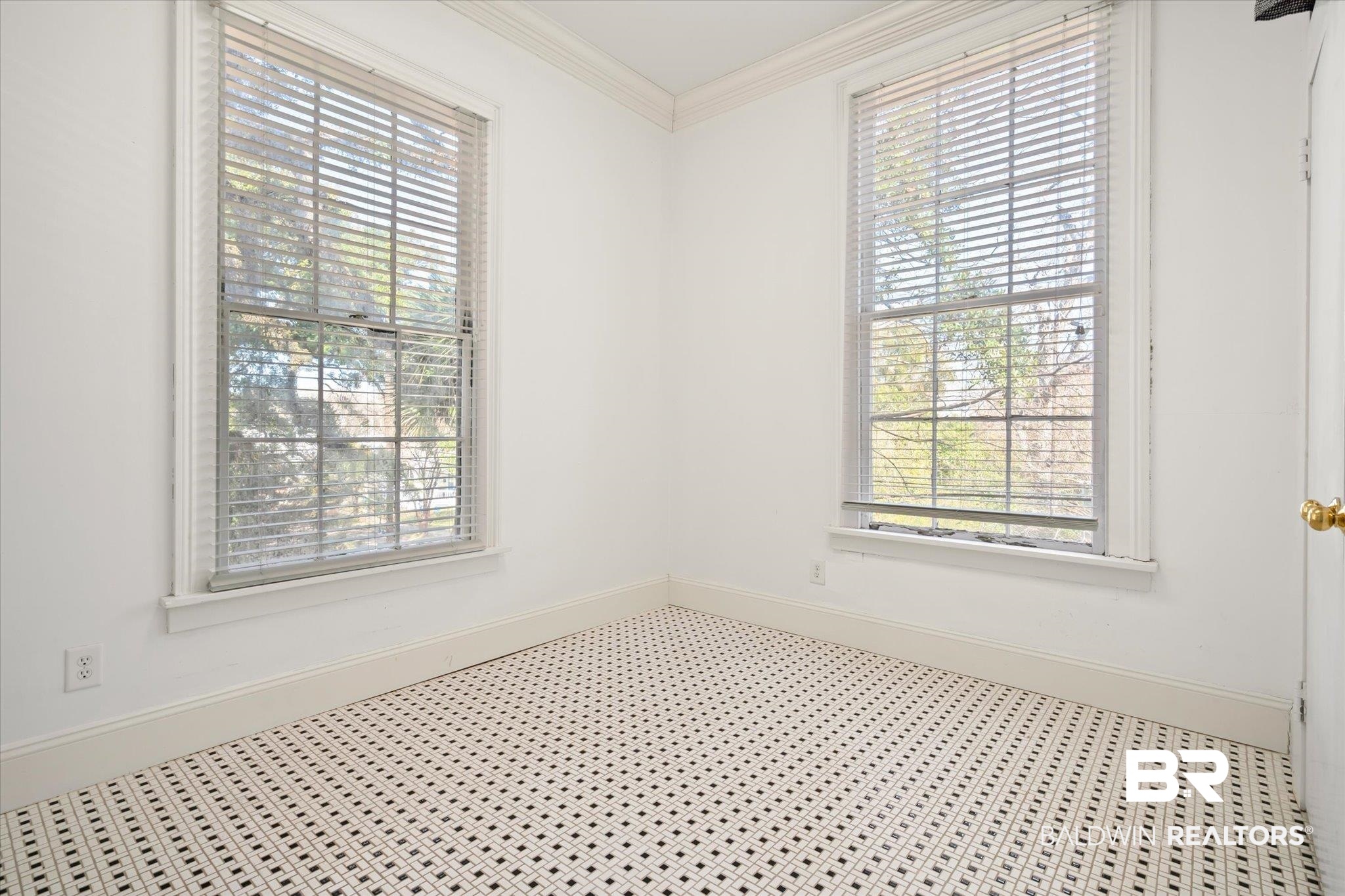 950 Palmetto Street Mobile, AL 36604 - Photo 21 of 33 Laundry