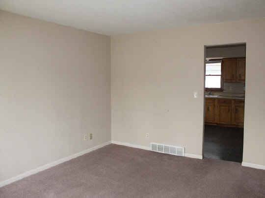 1837 Brownfield Road Rockford, IL 61108 - Photo 3 of 10 Gallery Image 3