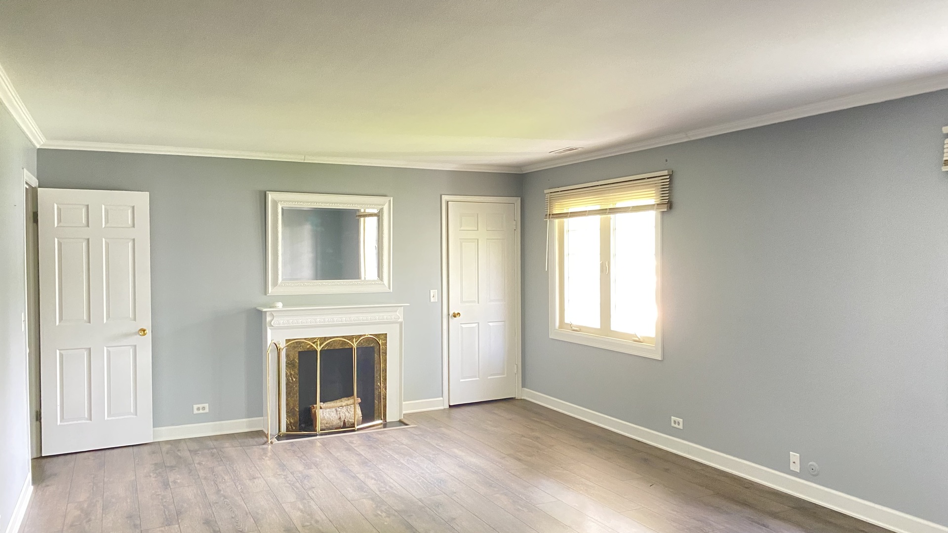 23 North Tower Road Oak Brook, IL 60523 - Photo 17 of 22 an empty room with windows