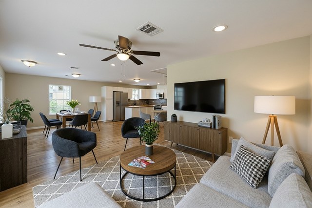 1007 Gazin Street Houston, TX 77020 - Photo 5 of 32 staging virtual
