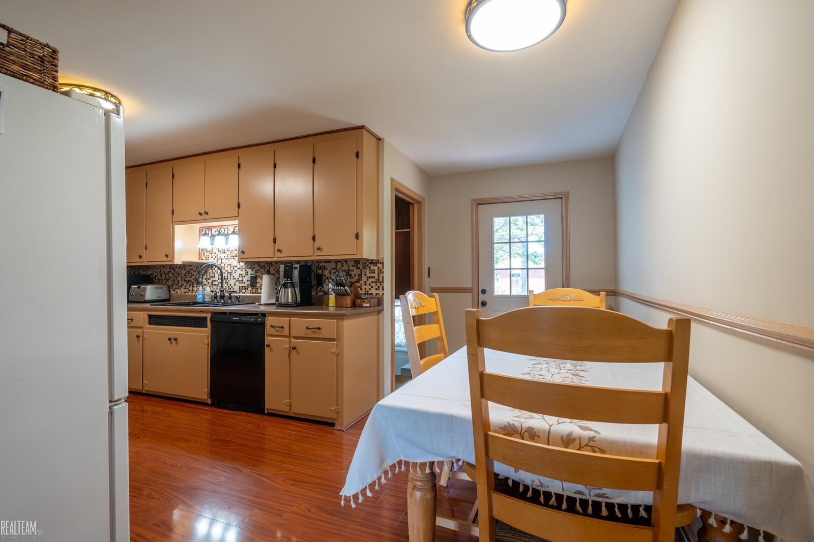 16145 East 14 Mile Road Fraser, MI 48026 - Photo 8 of 21 50180547-460ee101-f958-4b20-9723-7daf59b986ef.JPG