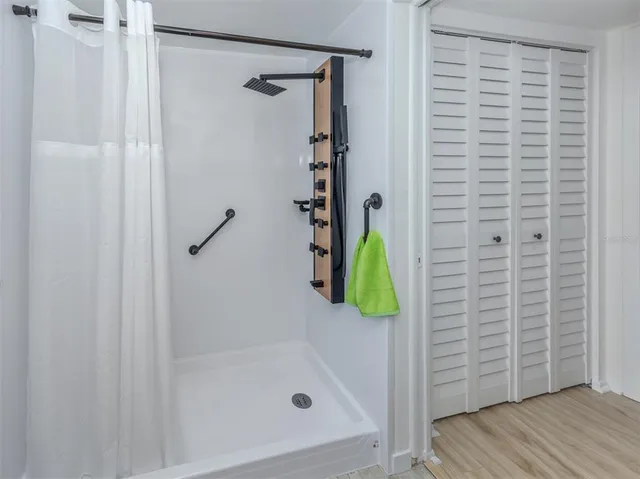 a view of a tennis court