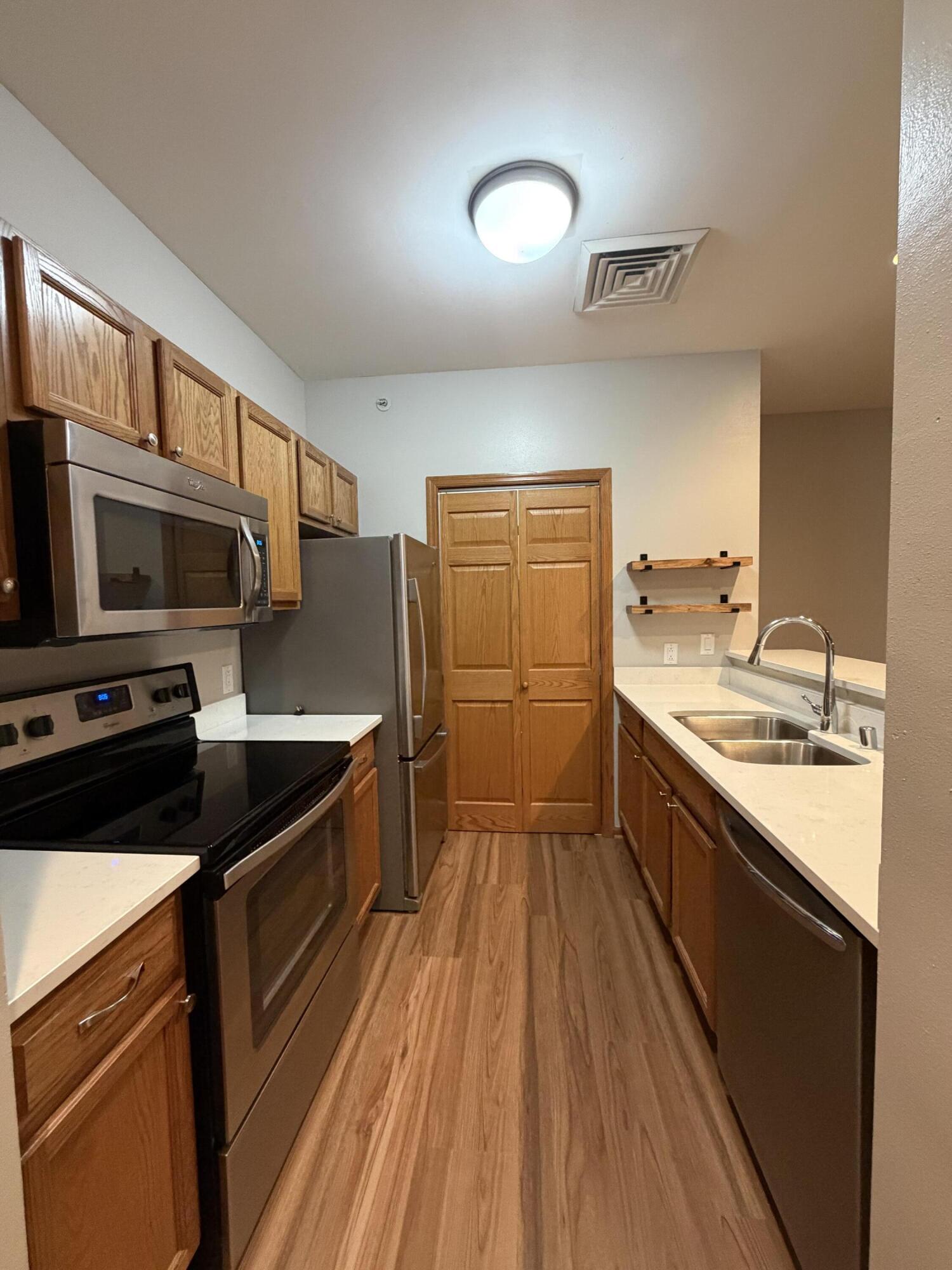 3903 Heather Valley Road, Unit 208 Sheboygan, WI 53083 - Photo 5 of 19 Kitchen