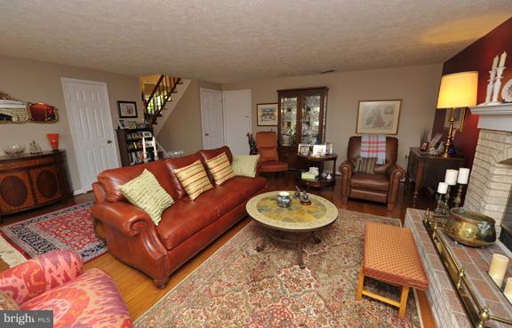 8987 Shadowlake Way Springfield, VA 22153 - Photo 14 of 27 Family Room