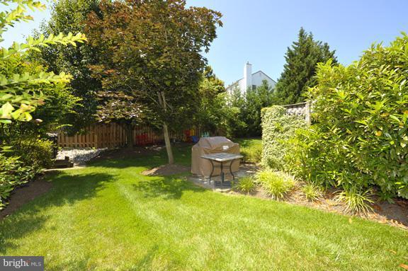 8987 Shadowlake Way Springfield, VA 22153 - Photo 21 of 27 Exterior (Rear)