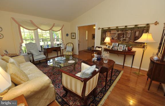 8987 Shadowlake Way Springfield, VA 22153 - Photo 22 of 27 Living Room
