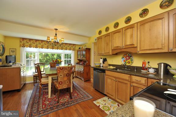8987 Shadowlake Way Springfield, VA 22153 - Photo 23 of 27 Kitchen