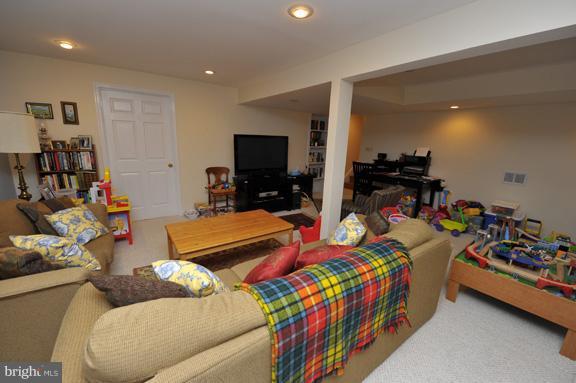8987 Shadowlake Way Springfield, VA 22153 - Photo 4 of 27 rec room