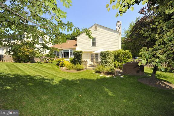 8987 Shadowlake Way Springfield, VA 22153 - Photo 5 of 27 Exterior (Rear)