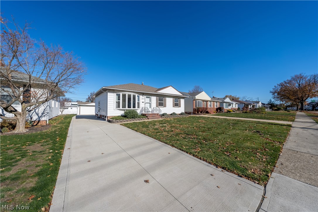 30333 Forestgrove Road Willowick, OH 44095 - Photo 3 of 27 Gallery Image 3