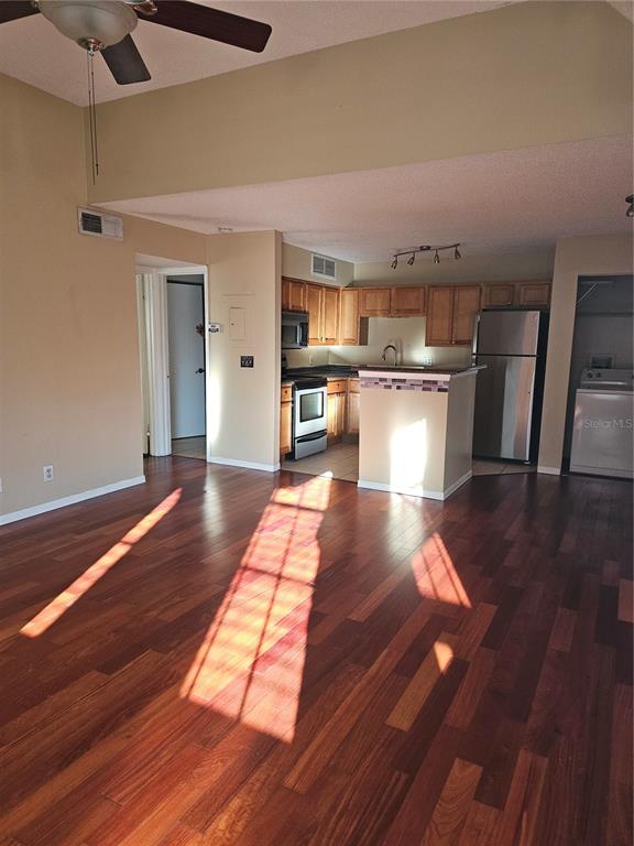 415 Lakepointe Drive, Unit 204 Altamonte Springs, FL 32701 - Photo 2 of 9