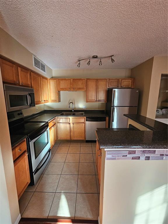 415 Lakepointe Drive, Unit 204 Altamonte Springs, FL 32701 - Photo 3 of 9