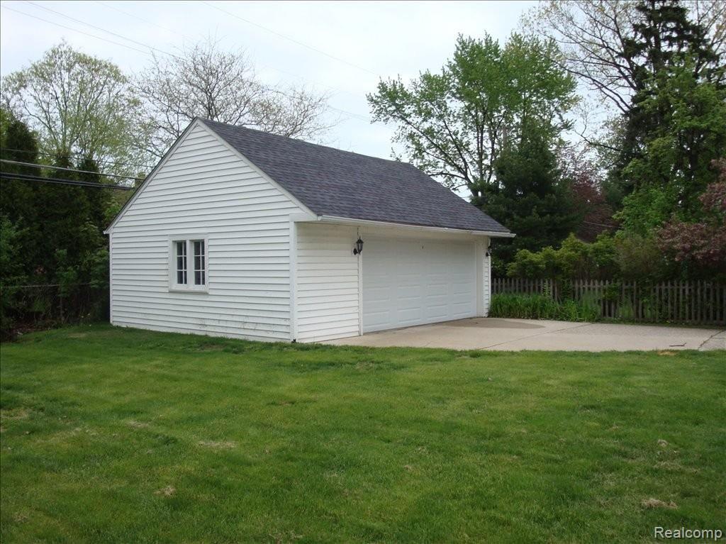 1034 Hampton Road Grosse Pointe, MI 48236 - Photo 14 of 14 Yard-Garage