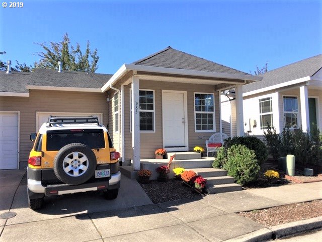983 Southwest Junction Place Gresham, OR 97080 - Photo 10 of 10 a front view of a house with a garage