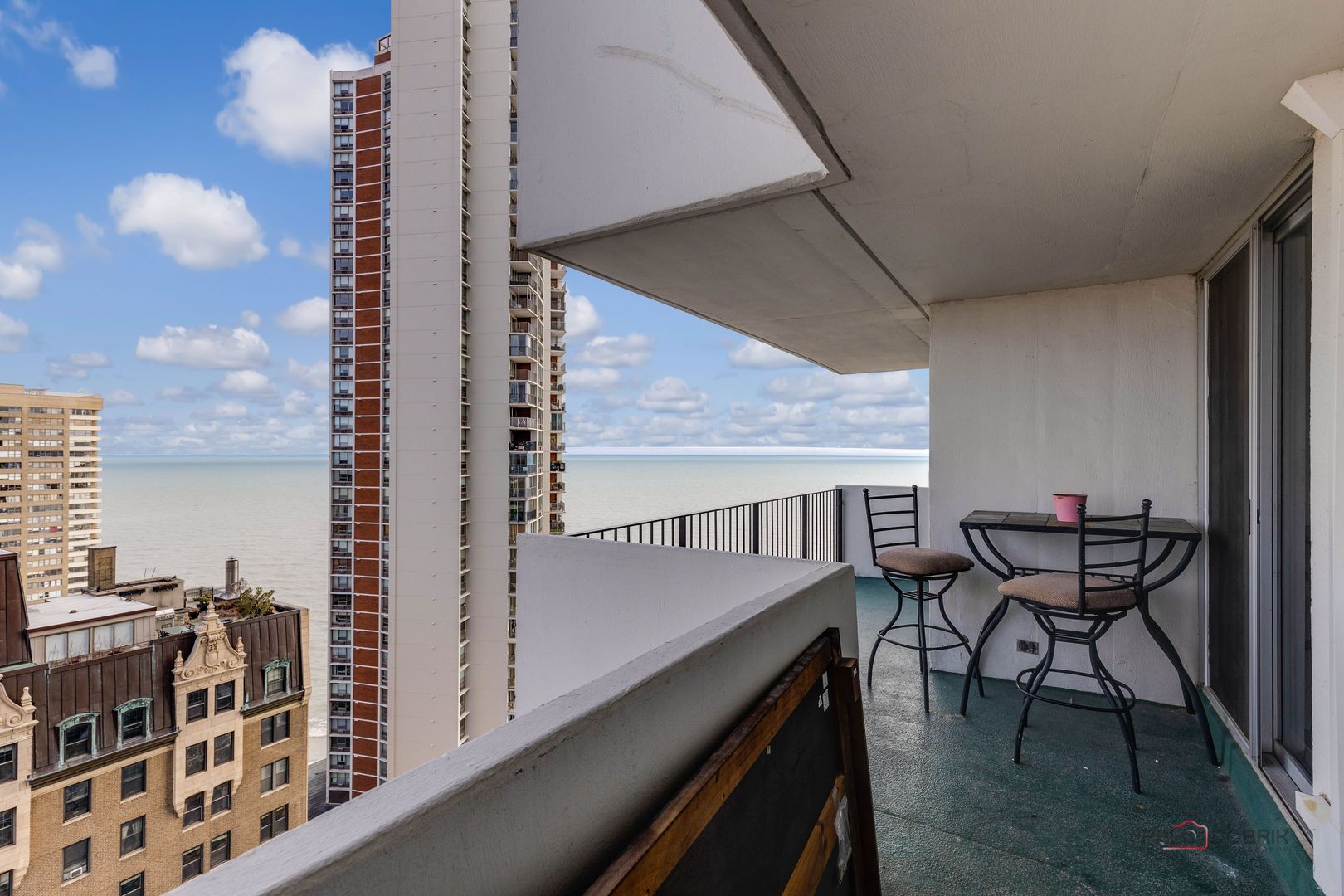 6033 North Sheridan Road, Unit 20K Chicago, IL 60660 - Photo 14 of 25 a view of a balcony with chairs