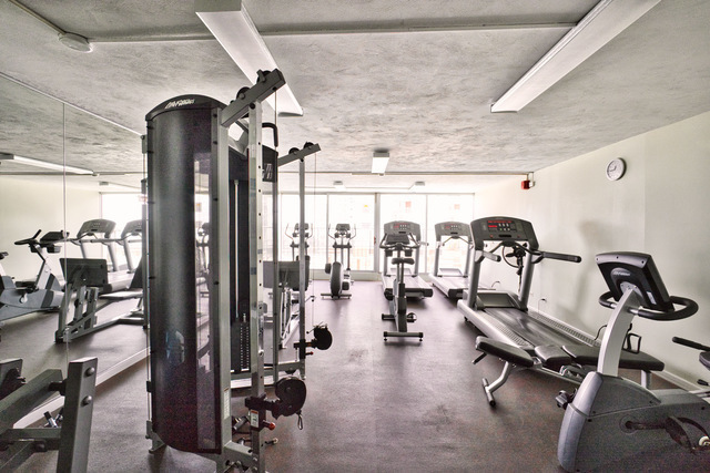 6033 North Sheridan Road, Unit 20K Chicago, IL 60660 - Photo 21 of 25 a view of a room with gym equipment