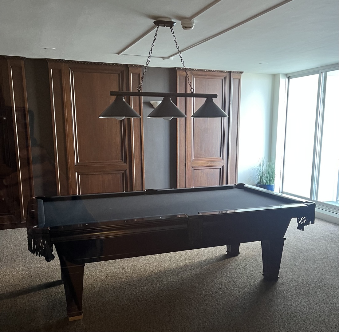 6033 North Sheridan Road, Unit 20K Chicago, IL 60660 - Photo 22 of 25 a close view of furniture