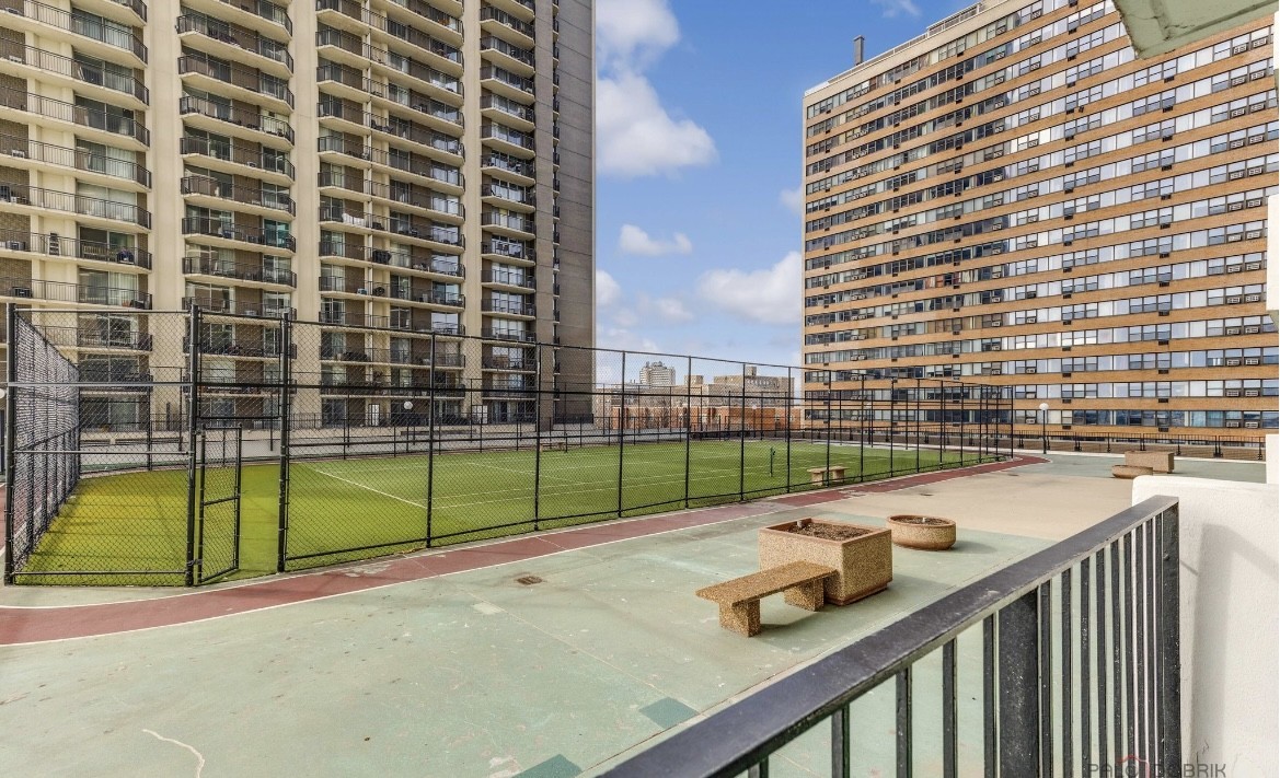 6033 North Sheridan Road, Unit 20K Chicago, IL 60660 - Photo 23 of 25 a view of a balcony with a outdoor space