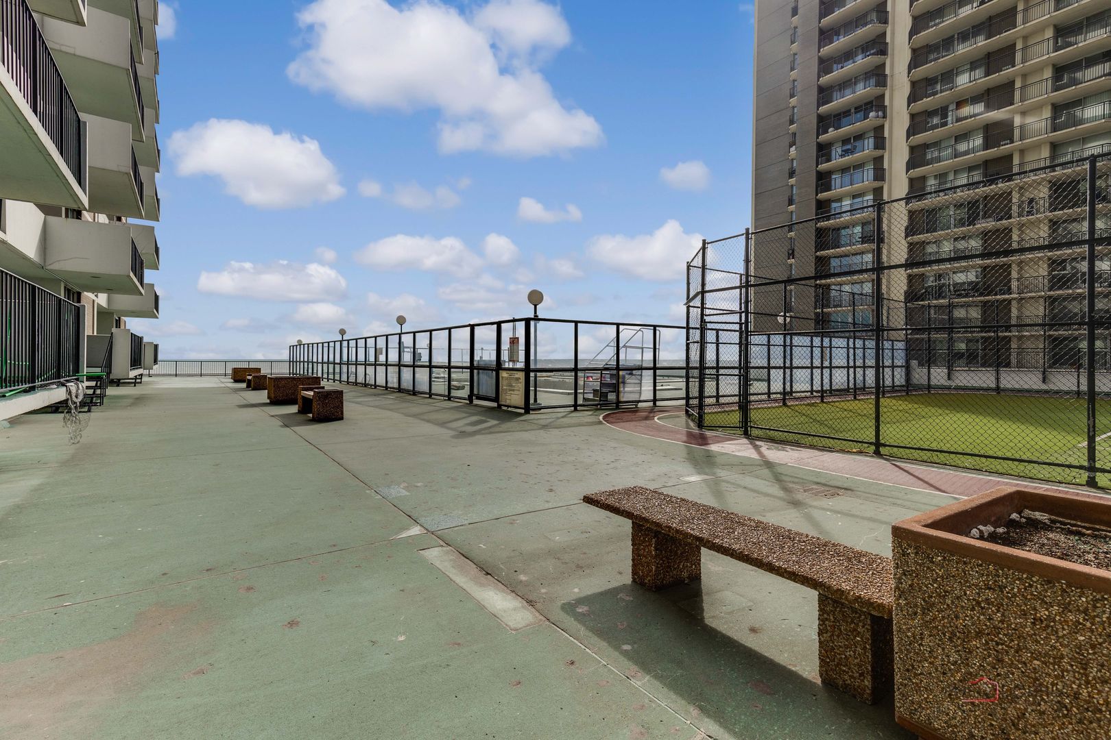 6033 North Sheridan Road, Unit 20K Chicago, IL 60660 - Photo 24 of 25 a view of a terrace with chairs