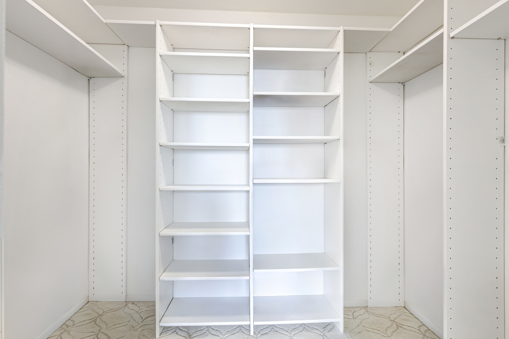 6033 North Sheridan Road, Unit 20K Chicago, IL 60660 - Photo 8 of 25 a view of an empty walk in closet