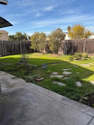 $3,650 | 8490 Flanders Drive, Mira Mesa, CA 92126