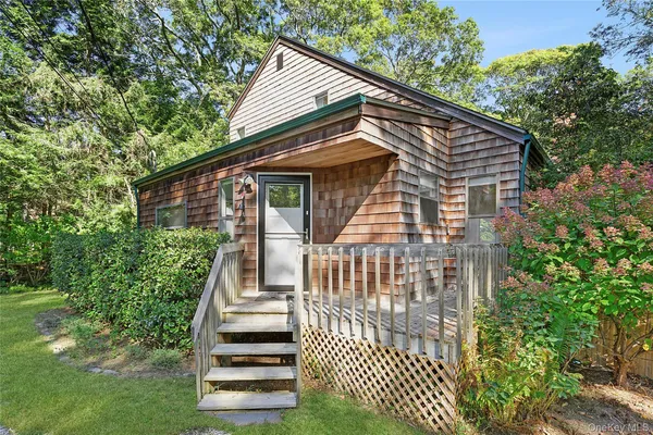 $1,999,999 | 98 Hands Creek Road, East Hampton, NY 11937