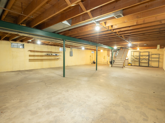 712 Homestead Place Joliet, IL 60435 - Photo 24 of 26 a view of an empty room