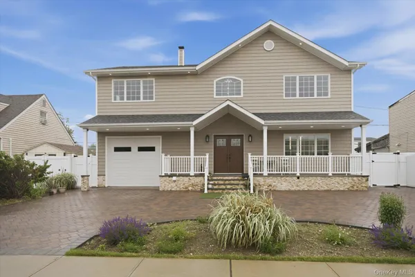 $1,475,000 | 3563 Raven Street, Levittown, NY 11756