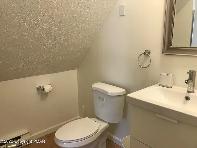 $2,500 | 1421 Clover Road, Long Pond, PA 18334