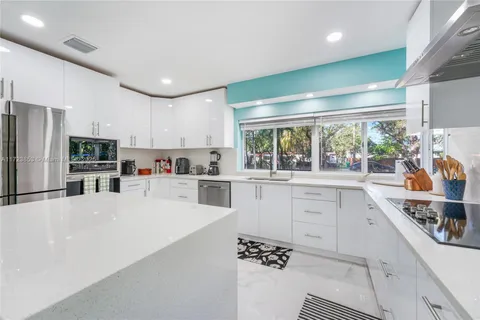 $1,145,000 | 1532 Northeast 144th Street, Miami, FL 33161