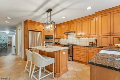 $1,795,000 | 10 Edwards Place, Short Hills, NJ 07078