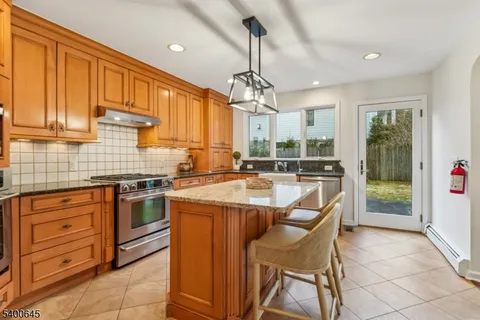 $1,795,000 | 10 Edwards Place, Short Hills, NJ 07078