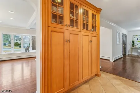 $1,795,000 | 10 Edwards Place, Short Hills, NJ 07078