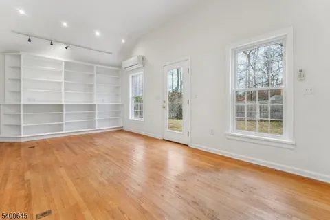 $1,795,000 | 10 Edwards Place, Short Hills, NJ 07078