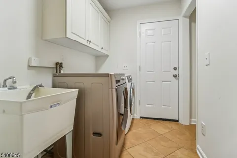 $1,795,000 | 10 Edwards Place, Short Hills, NJ 07078