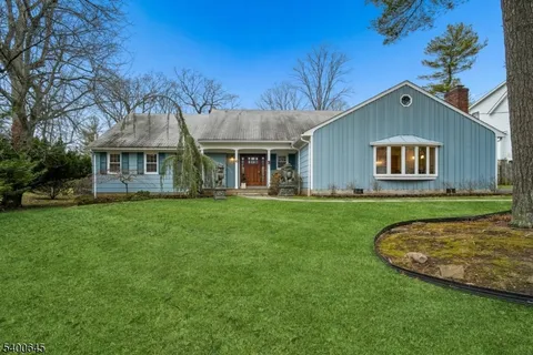 $1,795,000 | 10 Edwards Place, Short Hills, NJ 07078