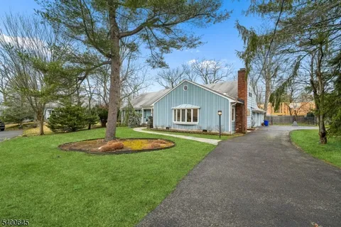 $1,795,000 | 10 Edwards Place, Short Hills, NJ 07078
