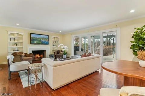 $1,795,000 | 10 Edwards Place, Short Hills, NJ 07078