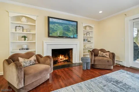 $1,795,000 | 10 Edwards Place, Short Hills, NJ 07078