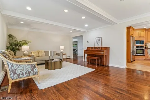 $1,795,000 | 10 Edwards Place, Short Hills, NJ 07078