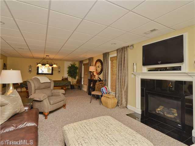 9285 Center Grove Church Road Clemmons, NC 27012 - Photo 14 of 16 Den/Family/Great Room.
