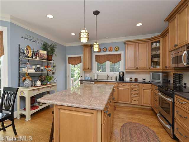 9285 Center Grove Church Road Clemmons, NC 27012 - Photo 5 of 16 Kitchen.