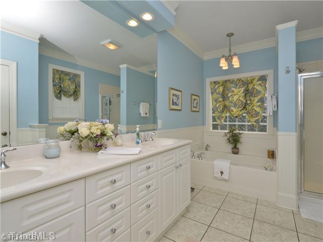 9285 Center Grove Church Road Clemmons, NC 27012 - Photo 9 of 16 Master Bath/Spa.