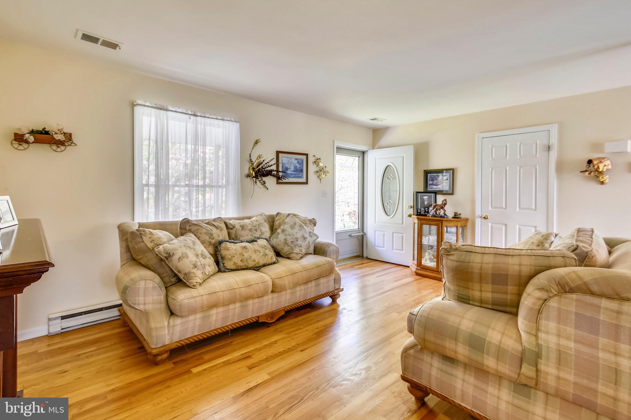 2621 Braddock Road Mount Airy, MD 21771 - Photo 12 of 31 Living Room