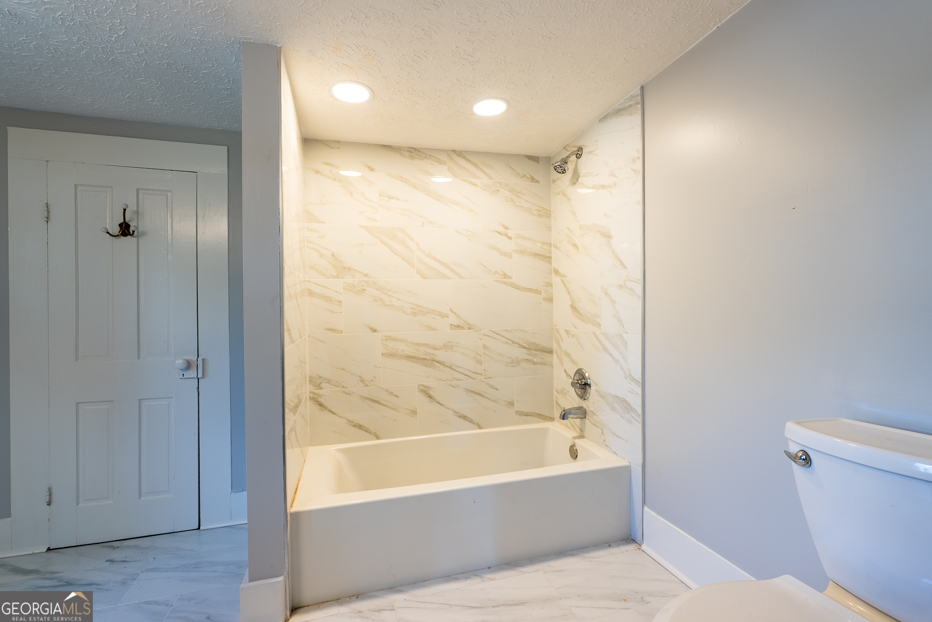 212 Hand Avenue West Pelham, GA 31779 - Photo 28 of 81 a bathroom with a bathtub and a shower